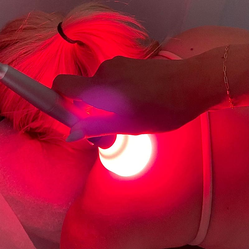 Treatment - Summus Class IV Laser Therapy on the Shoulder